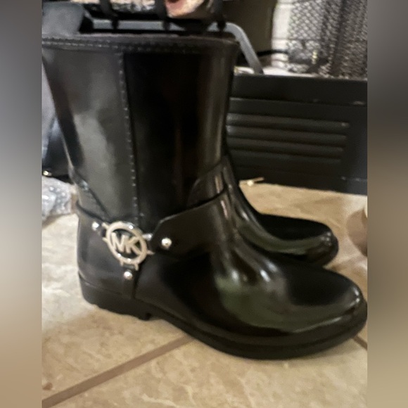Michael Kors Fulton Harness Rain Boots sz 6 - Picture 2 of 4